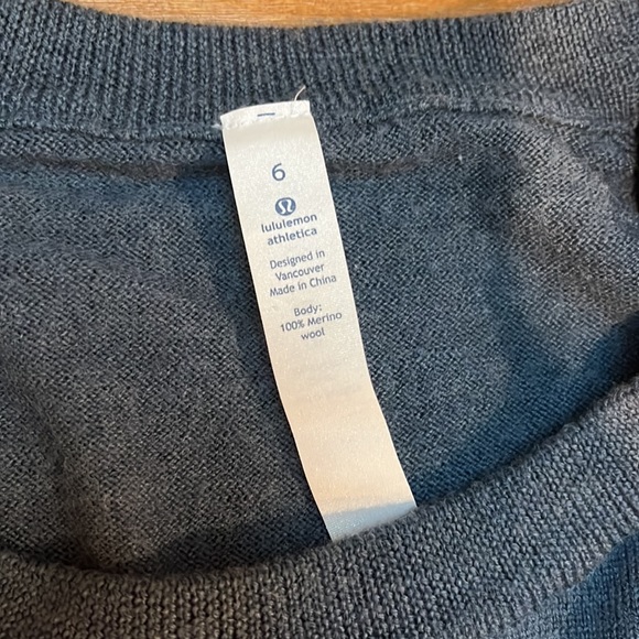 Lululemon sweater - size 6 - Picture 4 of 6